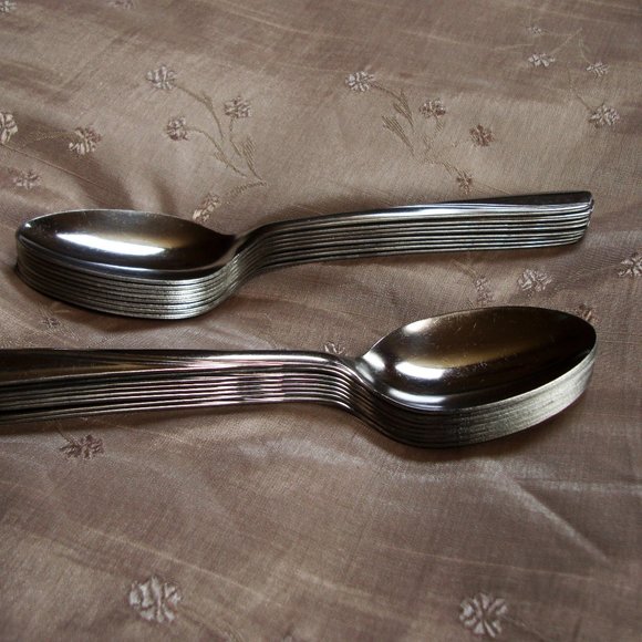 GUC Vintage Set of 16 Everlasting Stainless BALTIC Oval Place Dessert Spoons - Picture 1 of 7